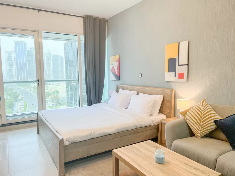 Spacious Chic Studio with Balcony near Dubai Marina