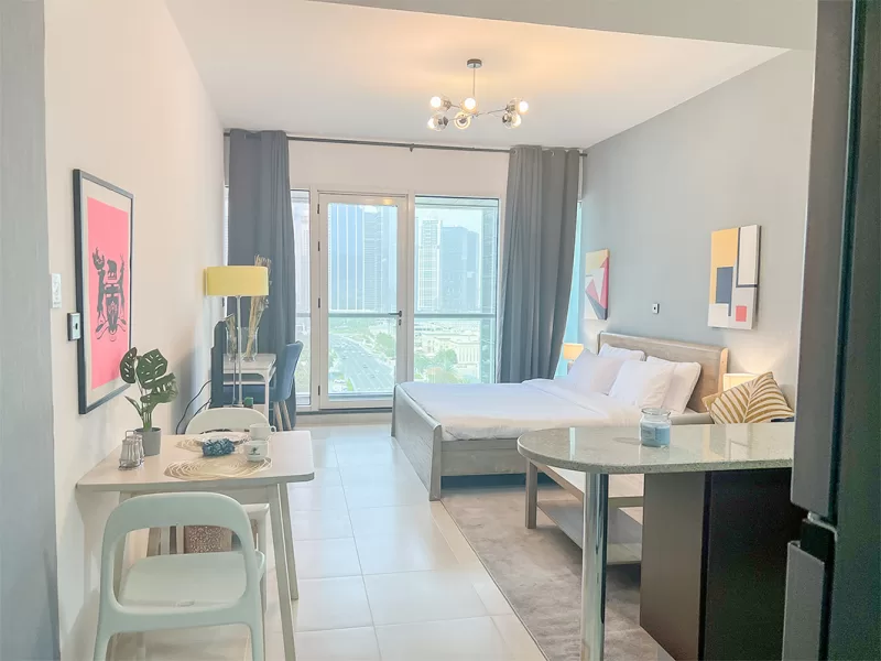 Spacious Chic Studio with Balcony near Dubai Marina