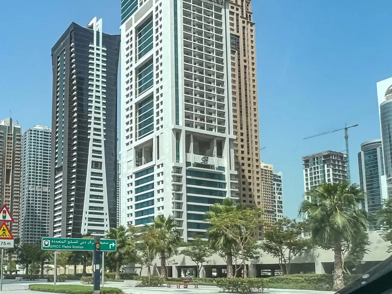 Cosmos Living Goldcrest Views - 1 BR Suite Near Dubai Marina